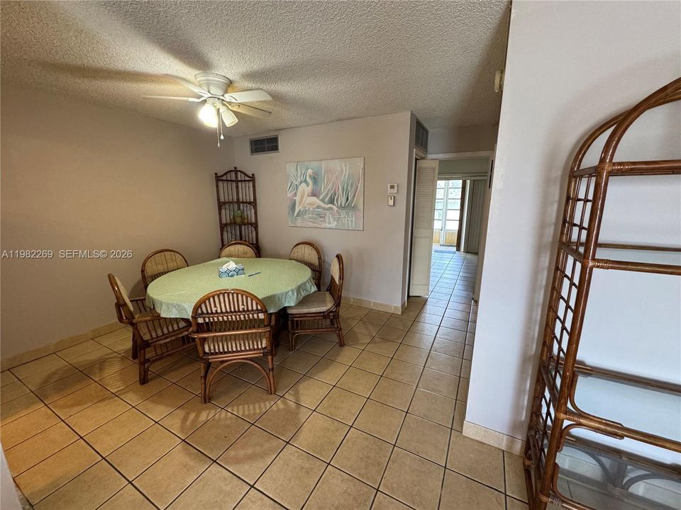 Active With Contract: $110,000 (1 beds, 1 baths, 691 Square Feet)