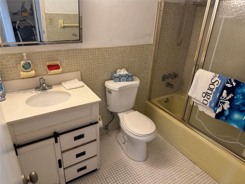 Active With Contract: $110,000 (1 beds, 1 baths, 691 Square Feet)