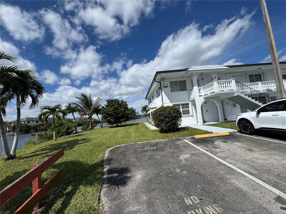 Active With Contract: $110,000 (1 beds, 1 baths, 691 Square Feet)