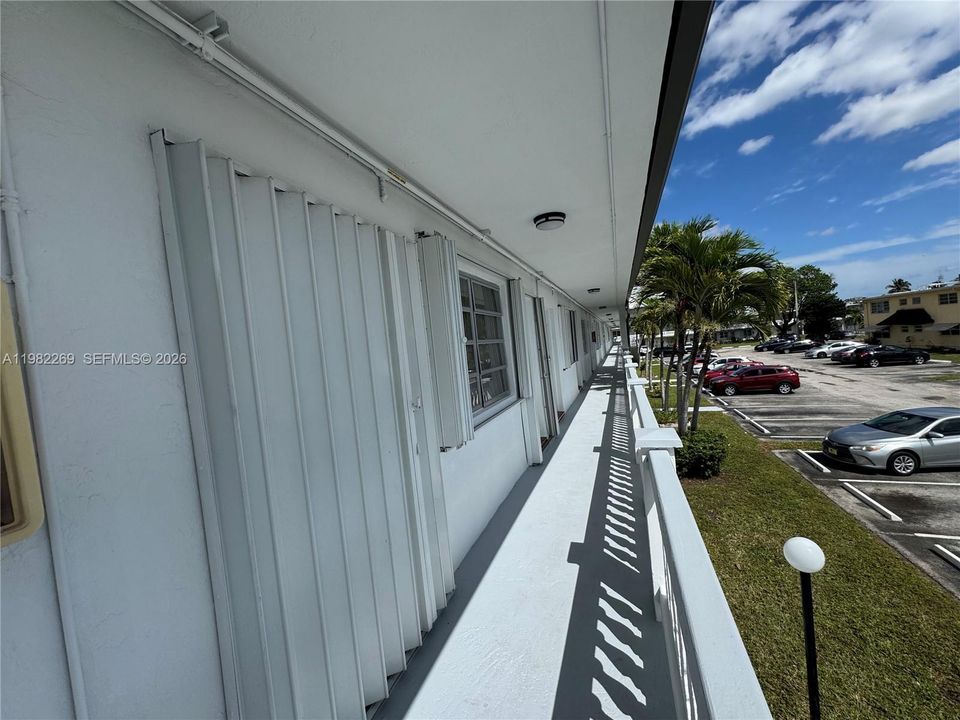 Active With Contract: $110,000 (1 beds, 1 baths, 691 Square Feet)