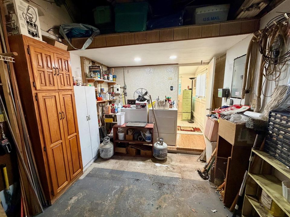 Garage - Laundry