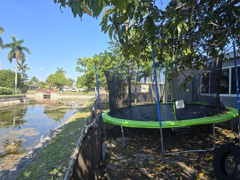 En Venta: $492,900 (3 camas, 2 baños, 1394 Pies cuadrados)