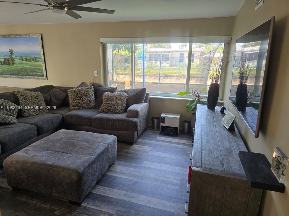 En Venta: $492,900 (3 camas, 2 baños, 1394 Pies cuadrados)