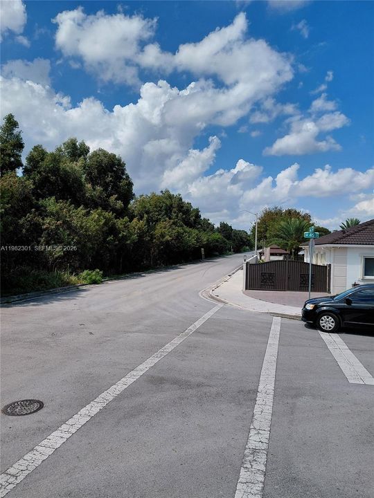 待售: $869,499 (1.00 acres)