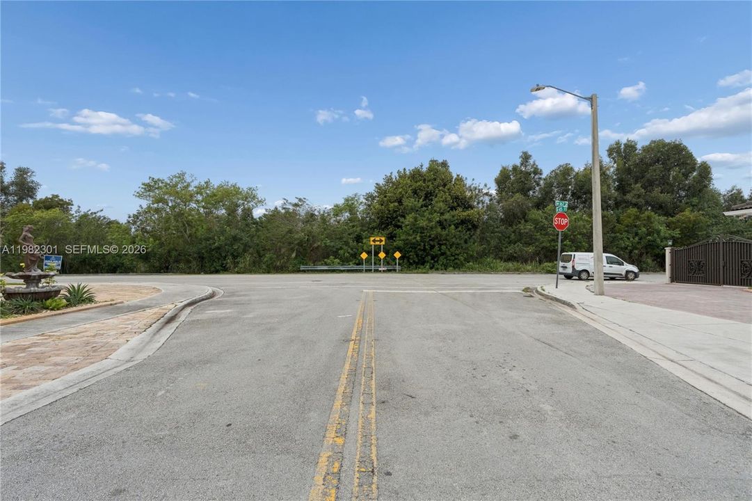 待售: $869,499 (1.00 acres)