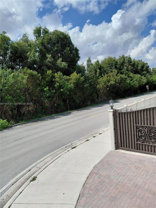 待售: $869,499 (1.00 acres)