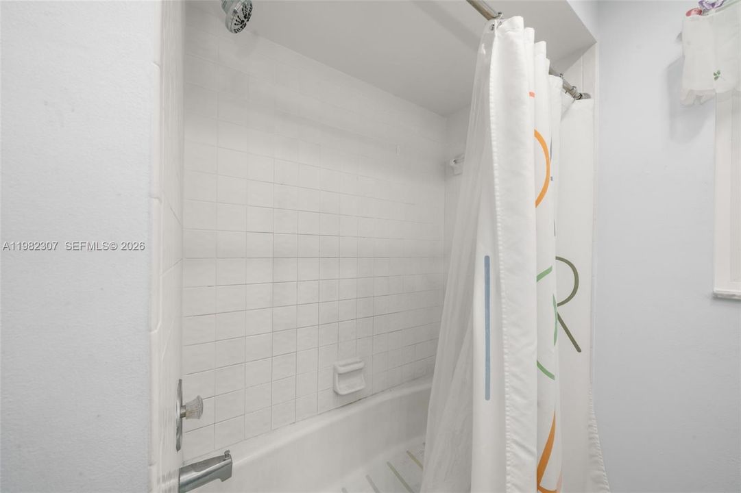 Vendido Recientemente: $460,000 (3 camas, 2 baños, 1723 Pies cuadrados)