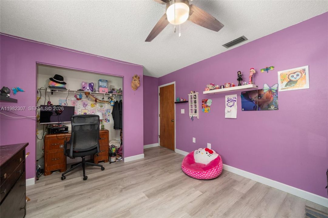 Vendido Recientemente: $460,000 (3 camas, 2 baños, 1723 Pies cuadrados)