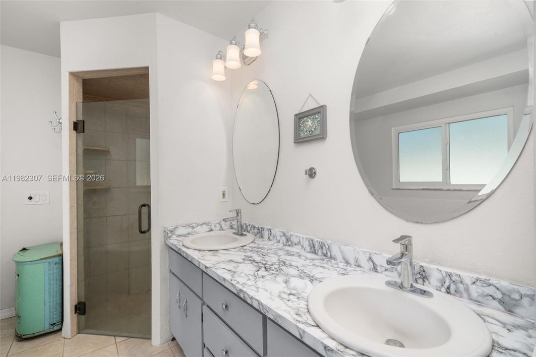 Vendido Recientemente: $460,000 (3 camas, 2 baños, 1723 Pies cuadrados)