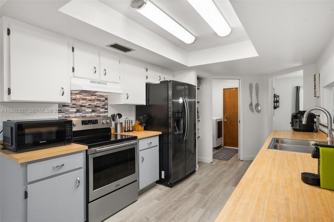 Vendido Recientemente: $460,000 (3 camas, 2 baños, 1723 Pies cuadrados)