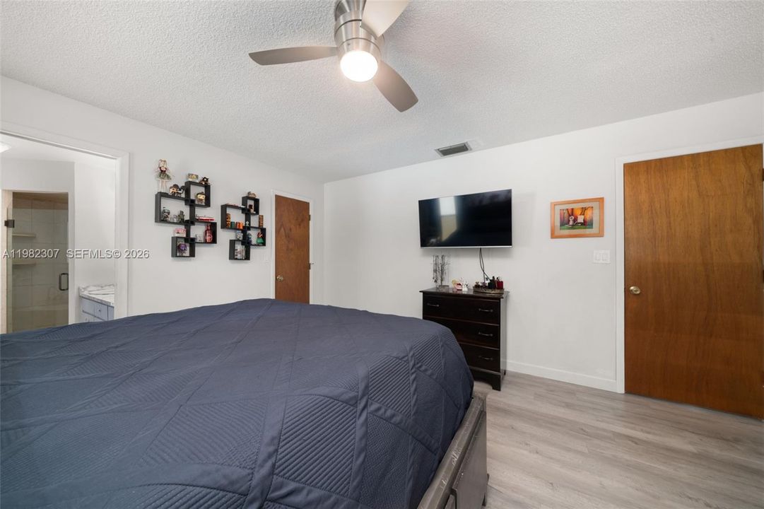 Vendido Recientemente: $460,000 (3 camas, 2 baños, 1723 Pies cuadrados)