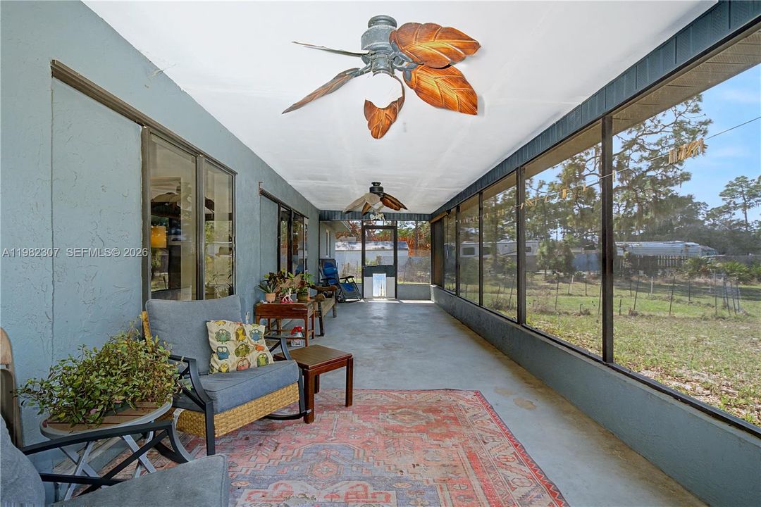 Vendido Recientemente: $460,000 (3 camas, 2 baños, 1723 Pies cuadrados)