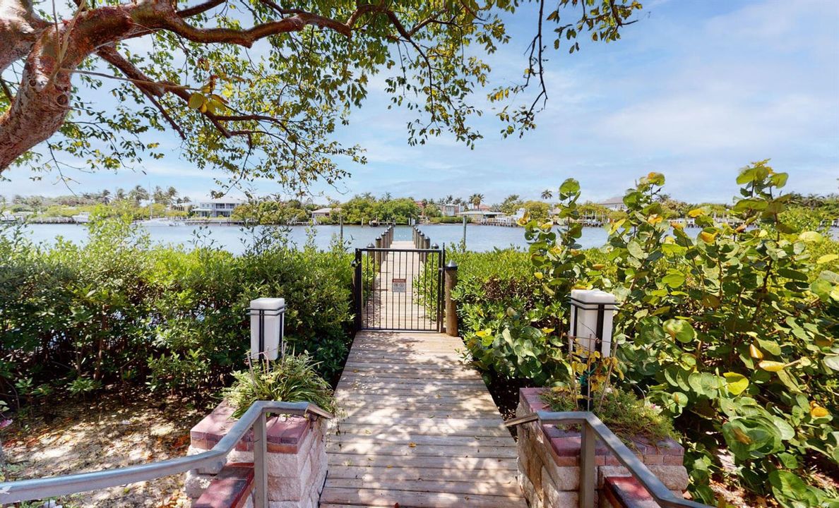 Palm-Beach-harbour-dock