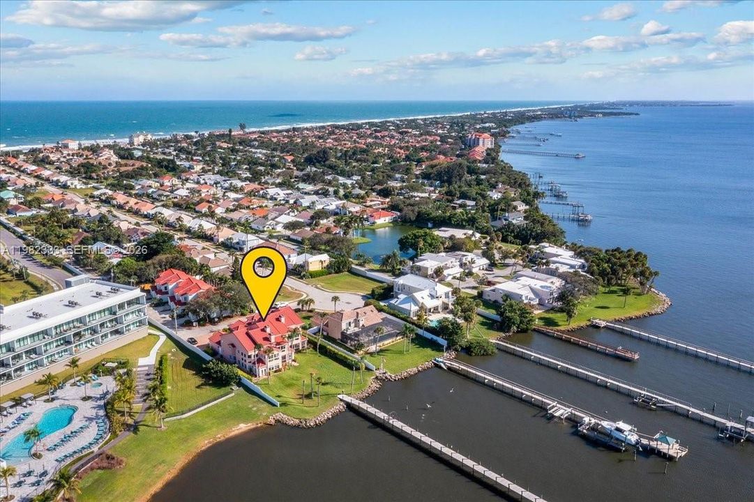 En Venta: $945,500 (3 camas, 3 baños, 2645 Pies cuadrados)