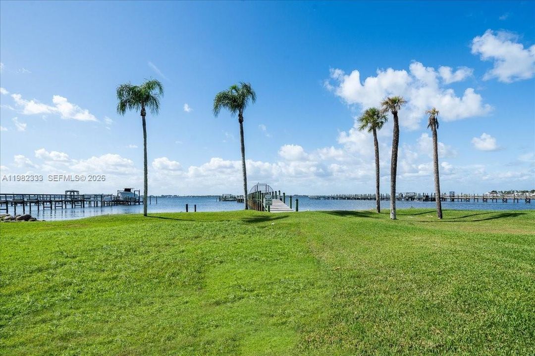 En Venta: $945,500 (3 camas, 3 baños, 2645 Pies cuadrados)