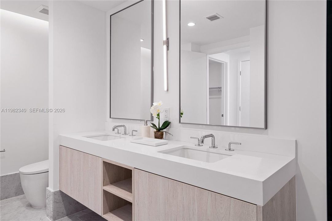 For Sale: $2,250,000 (2 beds, 2 baths, 1861 Square Feet)