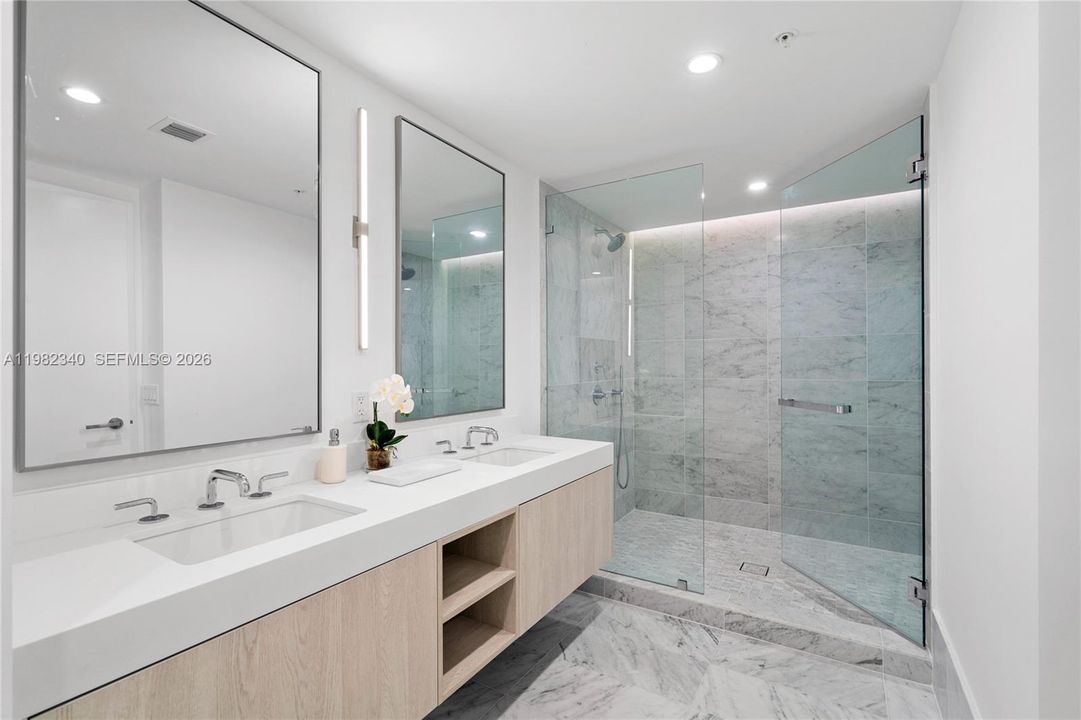 For Sale: $2,250,000 (2 beds, 2 baths, 1861 Square Feet)