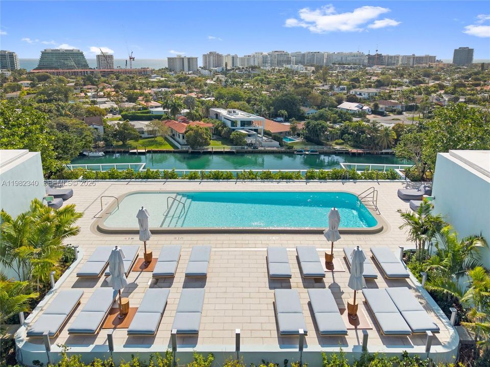 For Sale: $2,250,000 (2 beds, 2 baths, 1861 Square Feet)