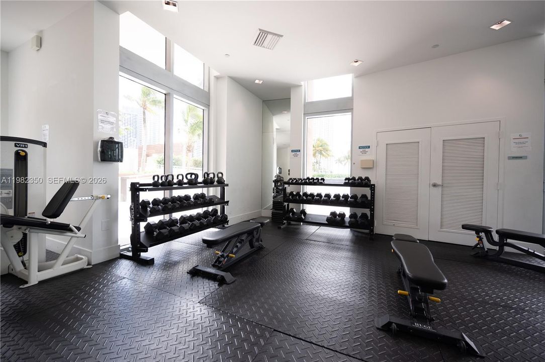 For Sale: $390,000 (1 beds, 1 baths, 740 Square Feet)
