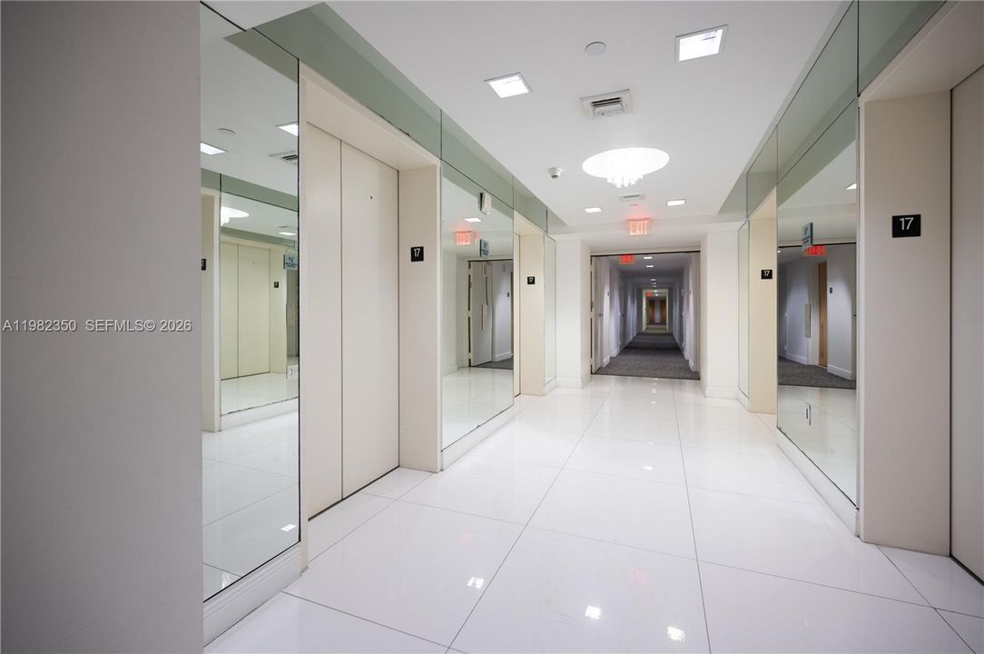 For Sale: $390,000 (1 beds, 1 baths, 740 Square Feet)
