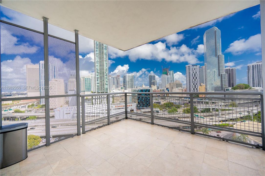 For Sale: $390,000 (1 beds, 1 baths, 740 Square Feet)