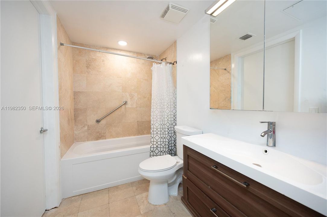 For Sale: $390,000 (1 beds, 1 baths, 740 Square Feet)
