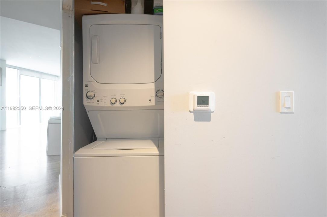 For Sale: $390,000 (1 beds, 1 baths, 740 Square Feet)