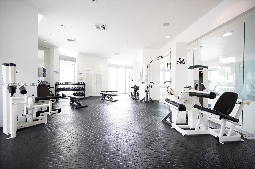 For Sale: $390,000 (1 beds, 1 baths, 740 Square Feet)