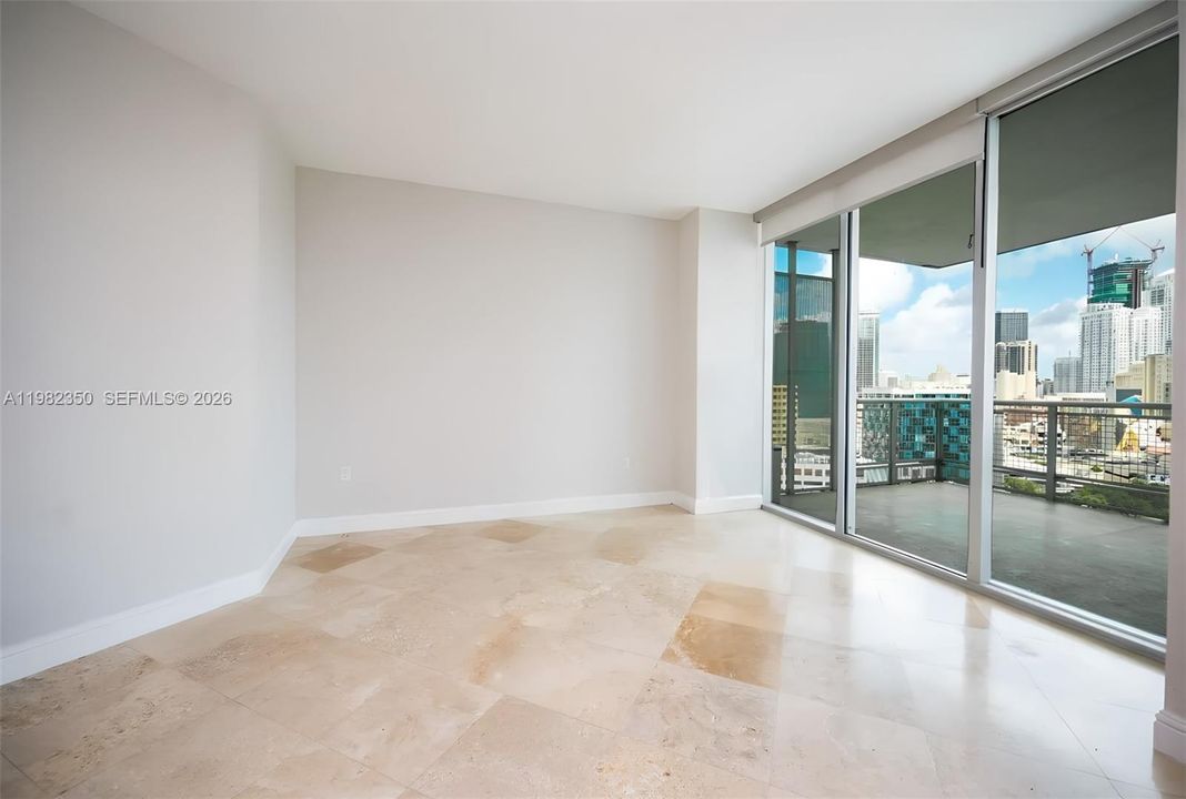 For Sale: $390,000 (1 beds, 1 baths, 740 Square Feet)