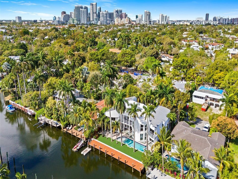 En Renta: $16,500 (5 camas, 4 baños, 4042 Pies cuadrados)