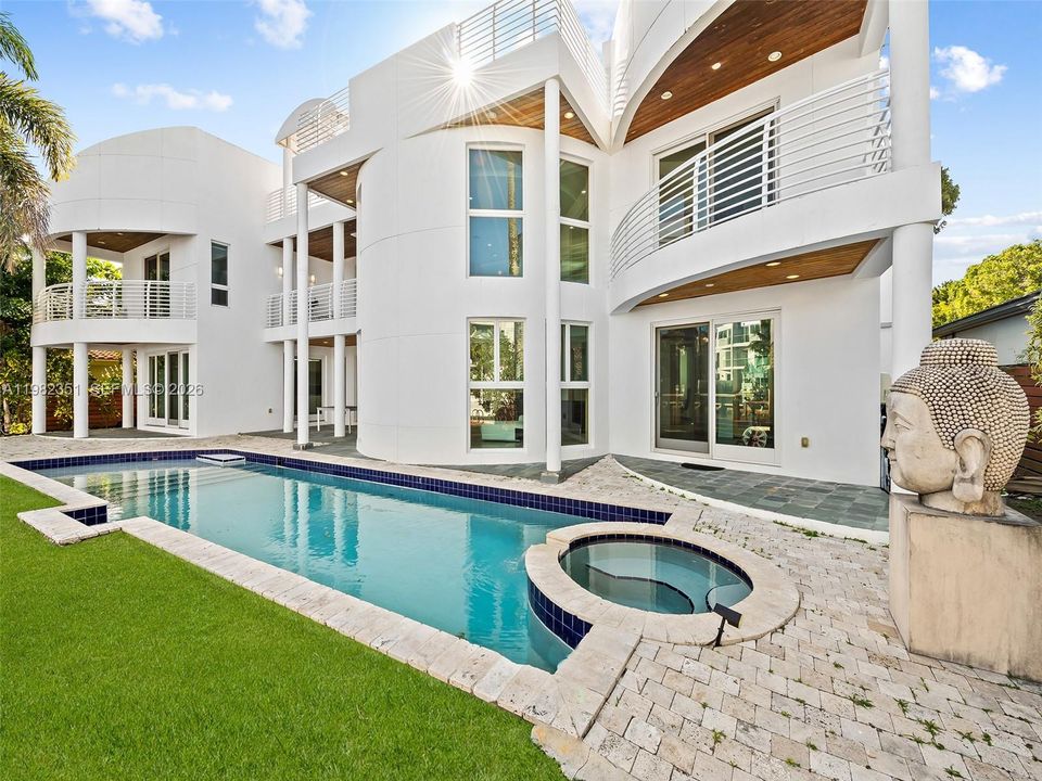 En Renta: $16,500 (5 camas, 4 baños, 4042 Pies cuadrados)