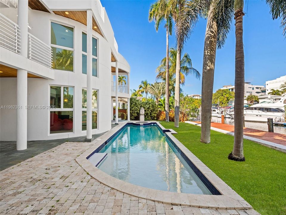 En Renta: $16,500 (5 camas, 4 baños, 4042 Pies cuadrados)