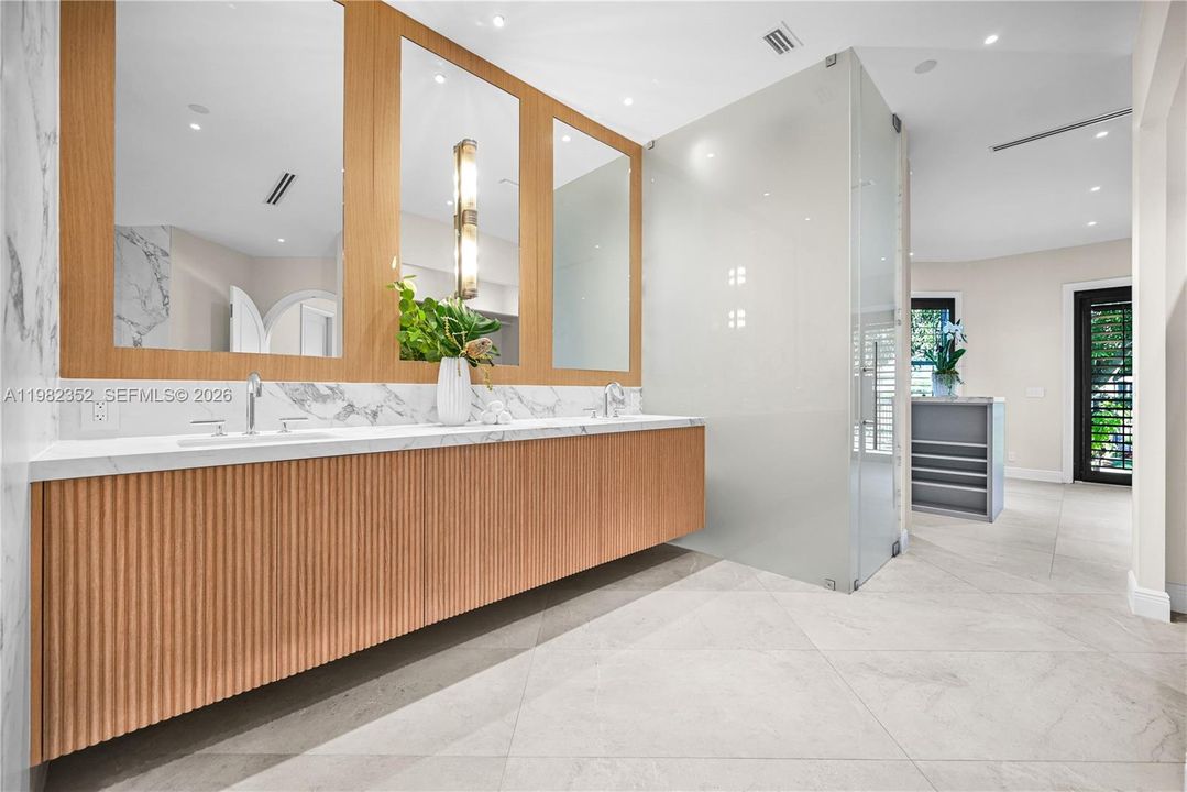 En Venta: $7,900,000 (5 camas, 6 baños, 7841 Pies cuadrados)