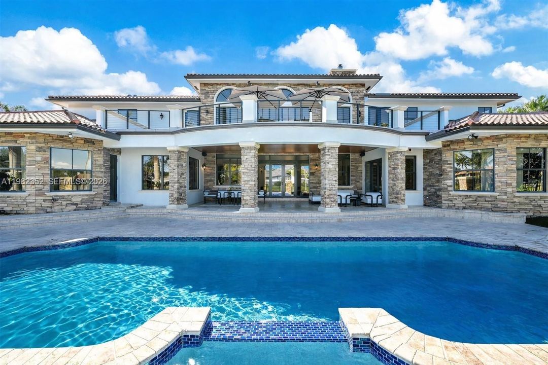 En Venta: $7,900,000 (5 camas, 6 baños, 7841 Pies cuadrados)