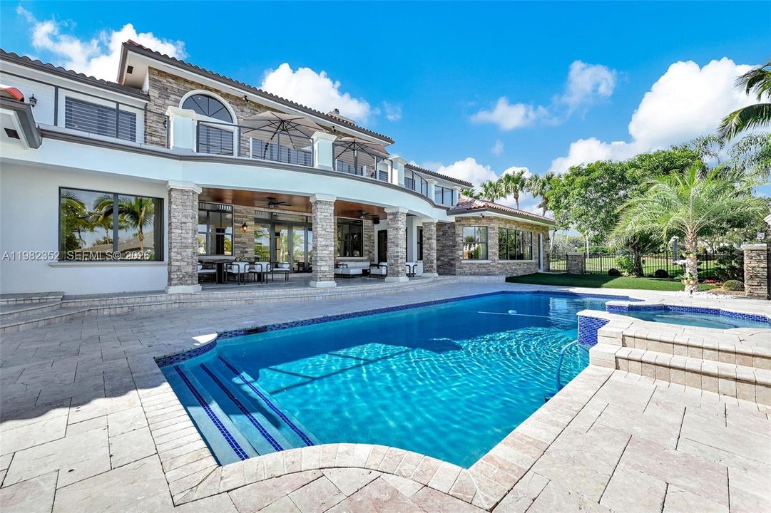 En Venta: $7,900,000 (5 camas, 6 baños, 7841 Pies cuadrados)