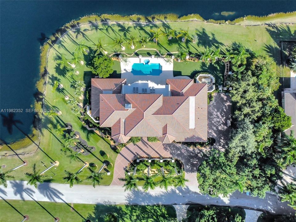 En Venta: $7,900,000 (5 camas, 6 baños, 7841 Pies cuadrados)