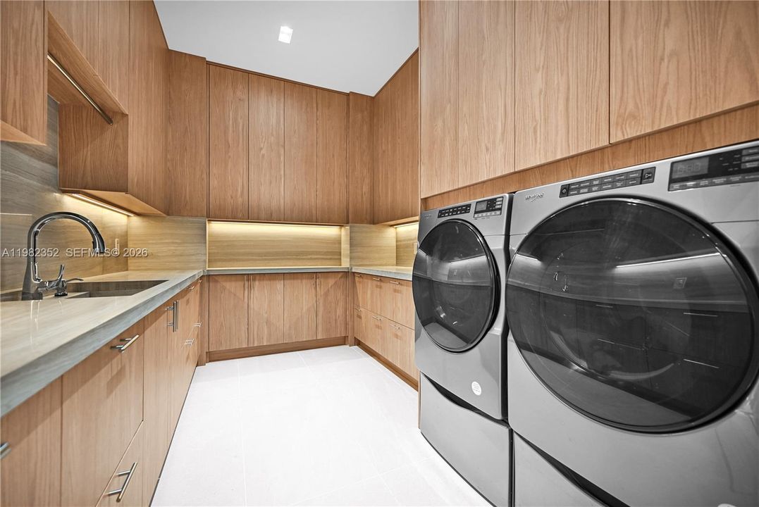 En Venta: $7,900,000 (5 camas, 6 baños, 7841 Pies cuadrados)