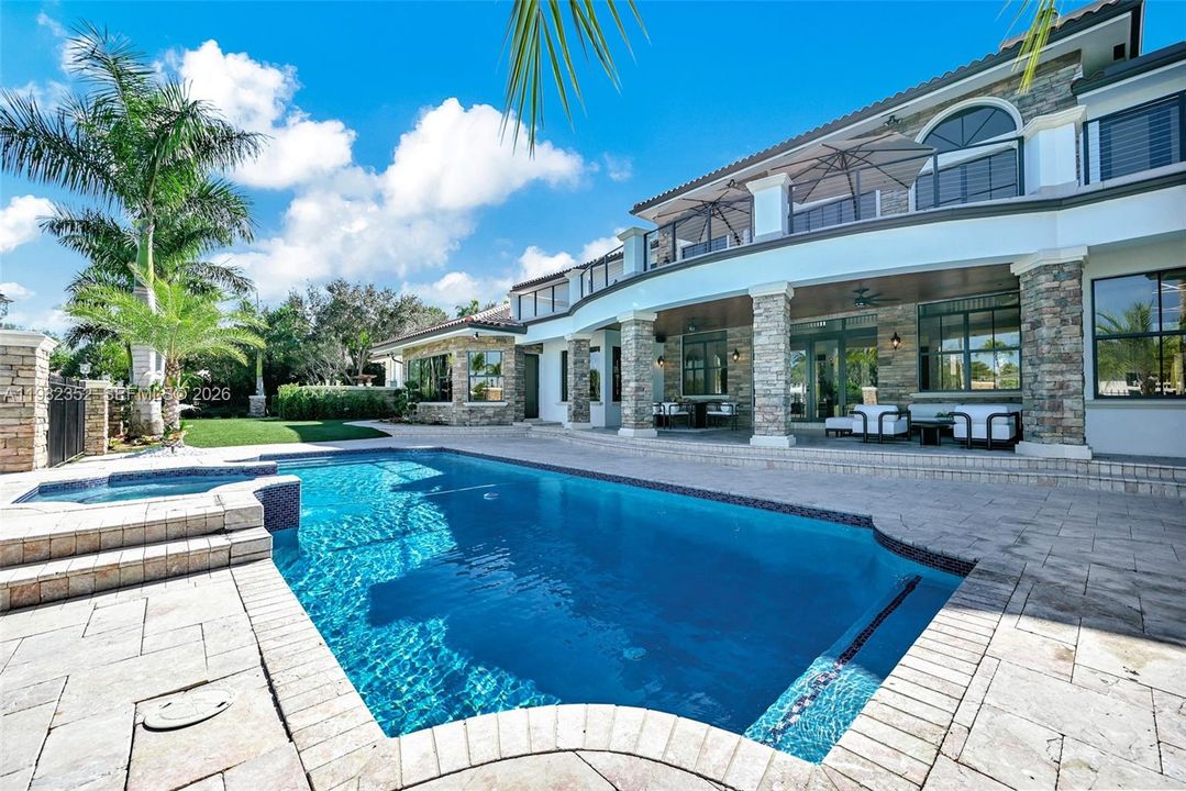 En Venta: $7,900,000 (5 camas, 6 baños, 7841 Pies cuadrados)