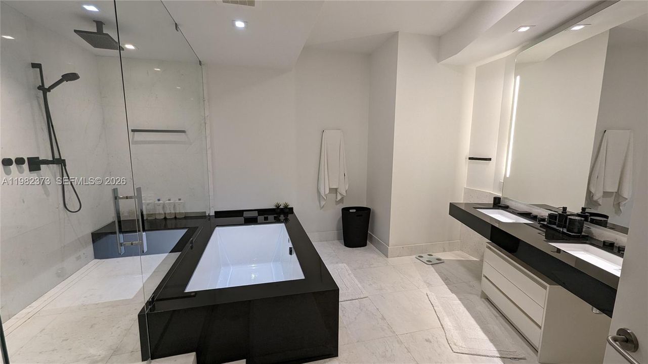For Sale: $3,978,400 (4 beds, 4 baths, 3415 Square Feet)