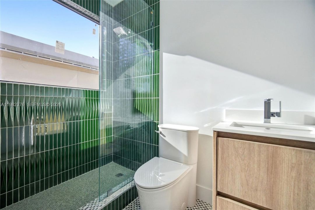 For Sale: $3,270,000 (5 beds, 4 baths, 3200 Square Feet)