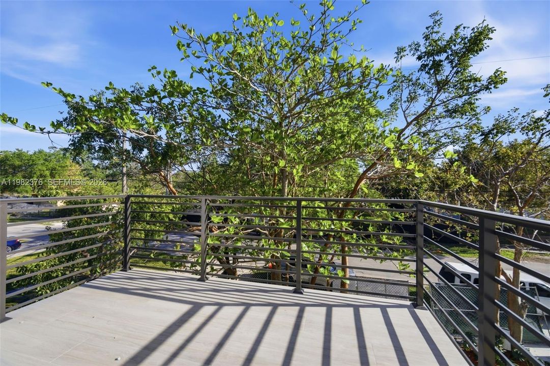 For Sale: $3,270,000 (5 beds, 4 baths, 3200 Square Feet)