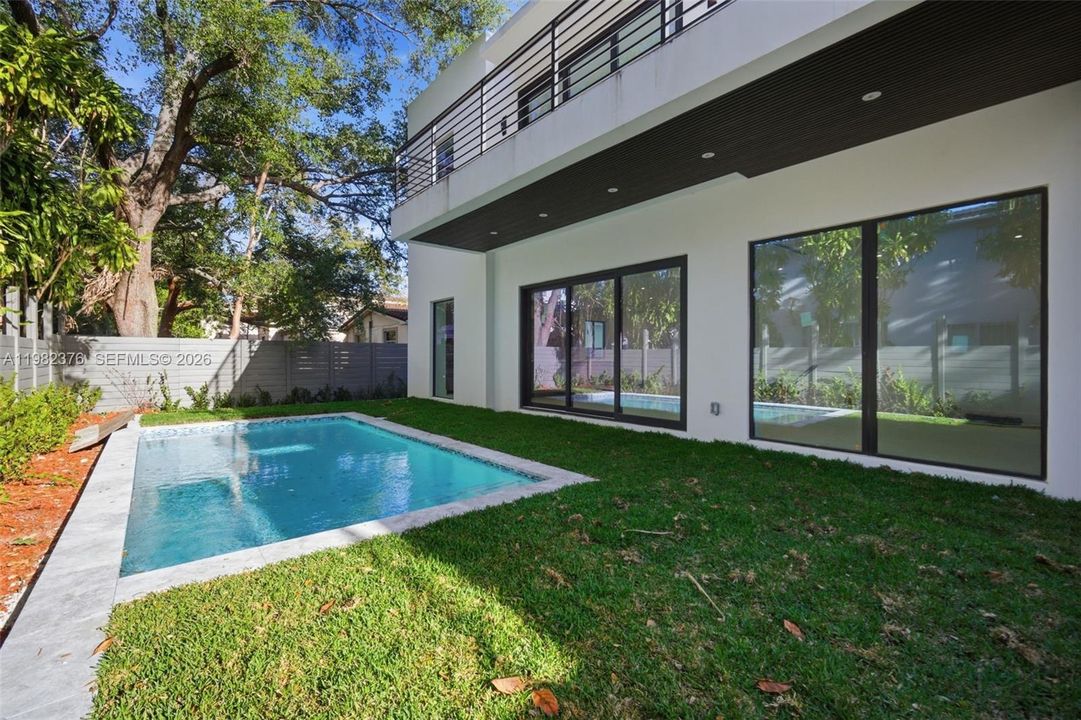 For Sale: $3,270,000 (5 beds, 4 baths, 3200 Square Feet)