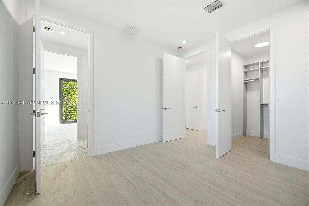 For Sale: $3,270,000 (5 beds, 4 baths, 3200 Square Feet)