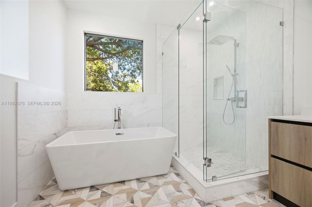 For Sale: $3,270,000 (5 beds, 4 baths, 3200 Square Feet)