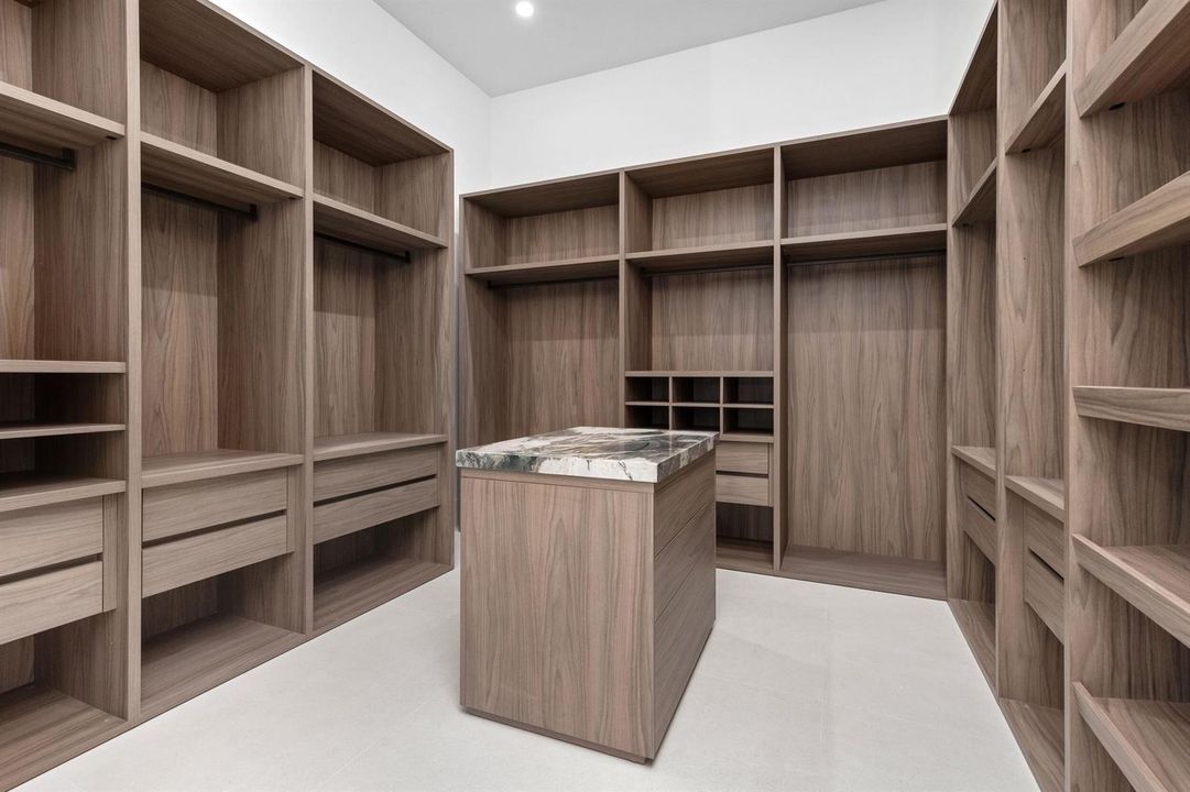 Master Closet 2