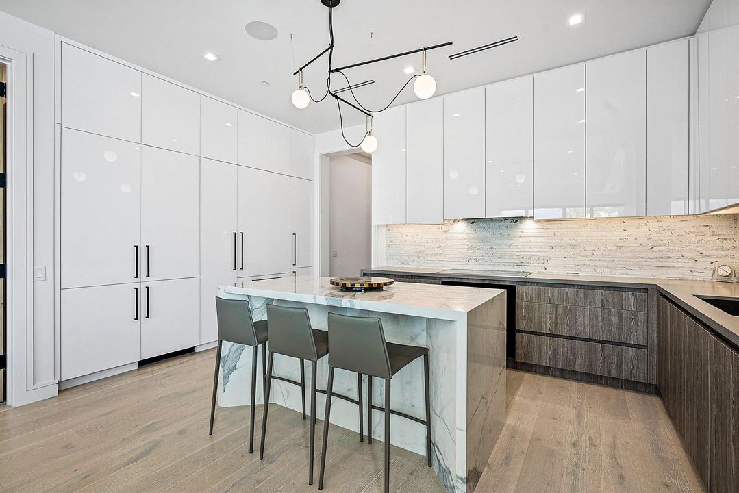010-344VenetianDrive-101-DelrayBeach-FL-