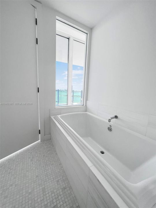 Recently Rented: $12,000 (2 beds, 2 baths, 1732 Square Feet)