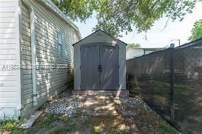 Recently Sold: $214,000 (3 beds, 2 baths, 1404 Square Feet)