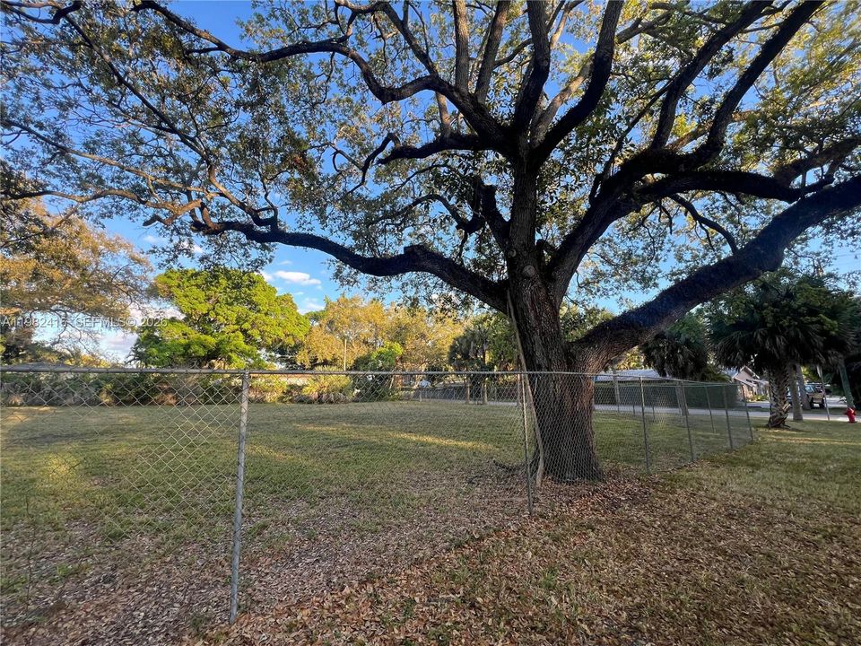 待售: $415,000 (0.20 acres)
