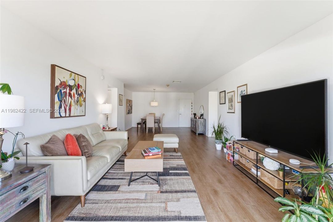 Activo con contrato: $829,000 (2 camas, 2 baños, 1311 Pies cuadrados)